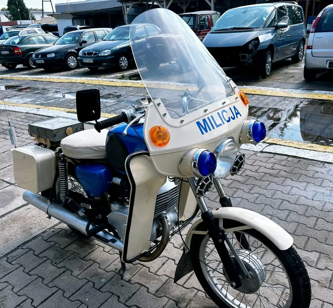 Motocykl Milicja — Garaż klasyków, Komis Prusice