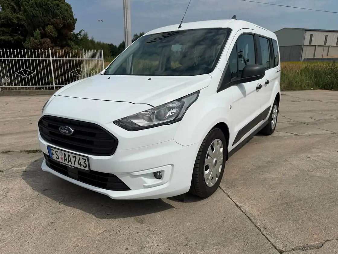 Ford Transit Connect — auto z placu Komisu Prusice