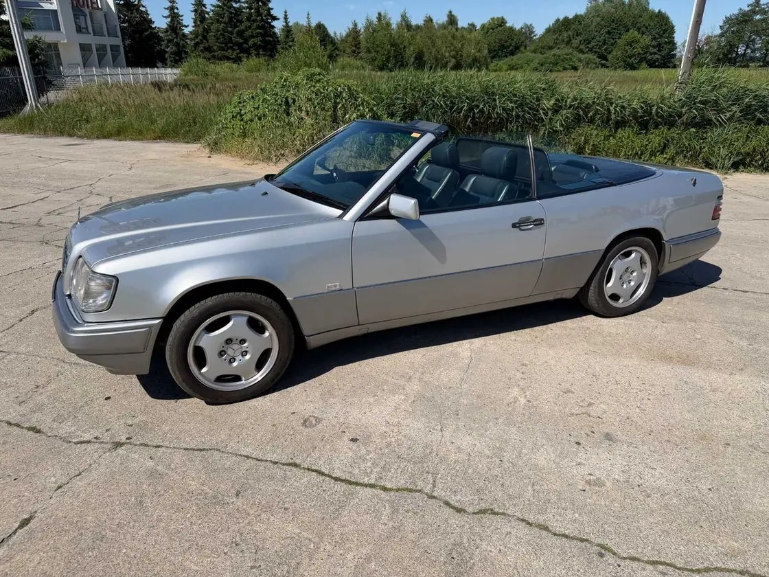 Mercedes 124 Cabrio E200 — auto z placu Komisu Prusice
