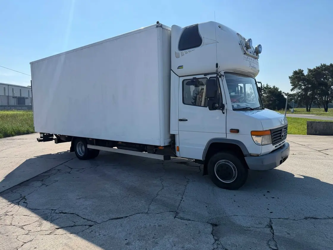Mercedes 815 Vario — auto z placu Komisu Prusice