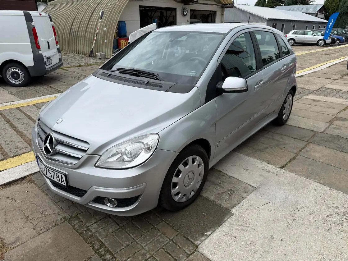 Mercedes B200 CDI — auto z placu Komisu Prusice