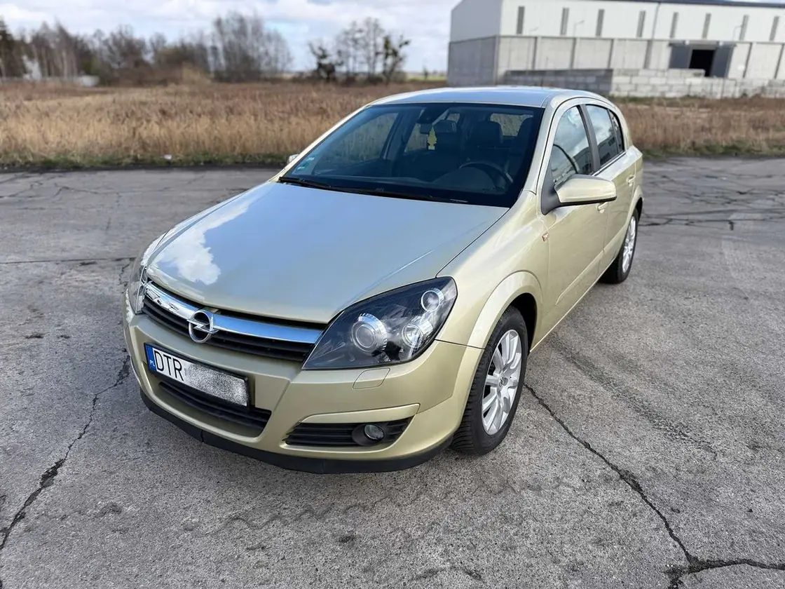 Opel Astra — auto z placu Komisu Prusice