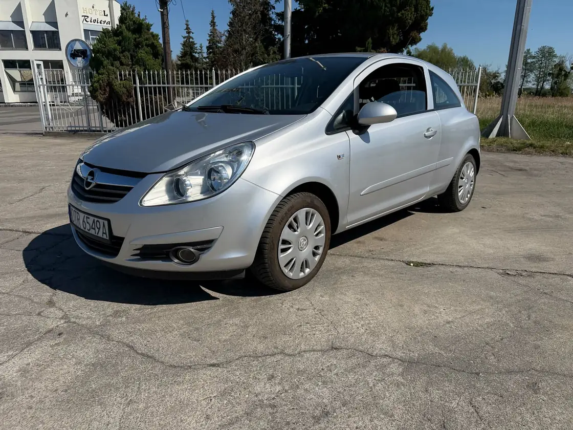 Opel Corsa — auto z placu Komisu Prusice
