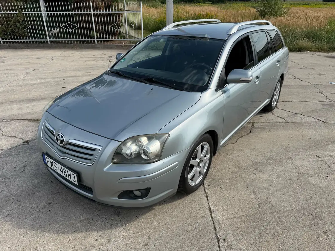 Toyota Avensis — auto z placu Komisu Prusice