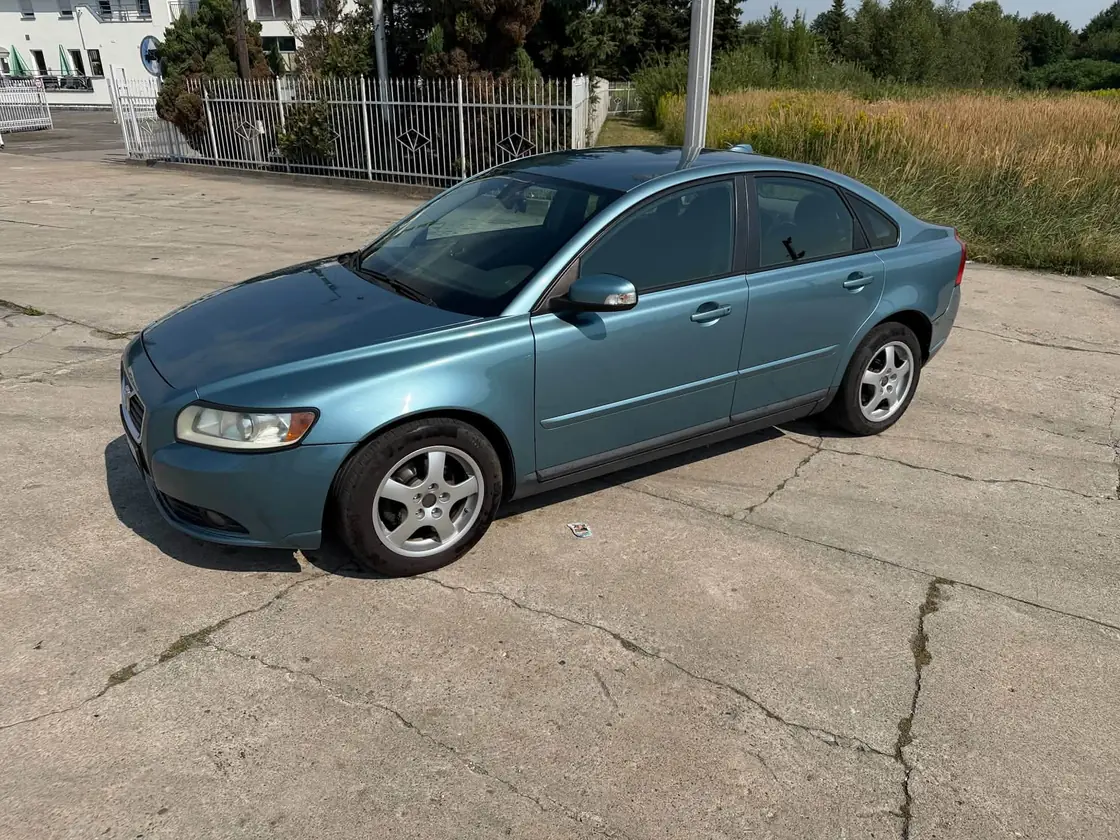 Volvo S40 — auto z placu Komisu Prusice
